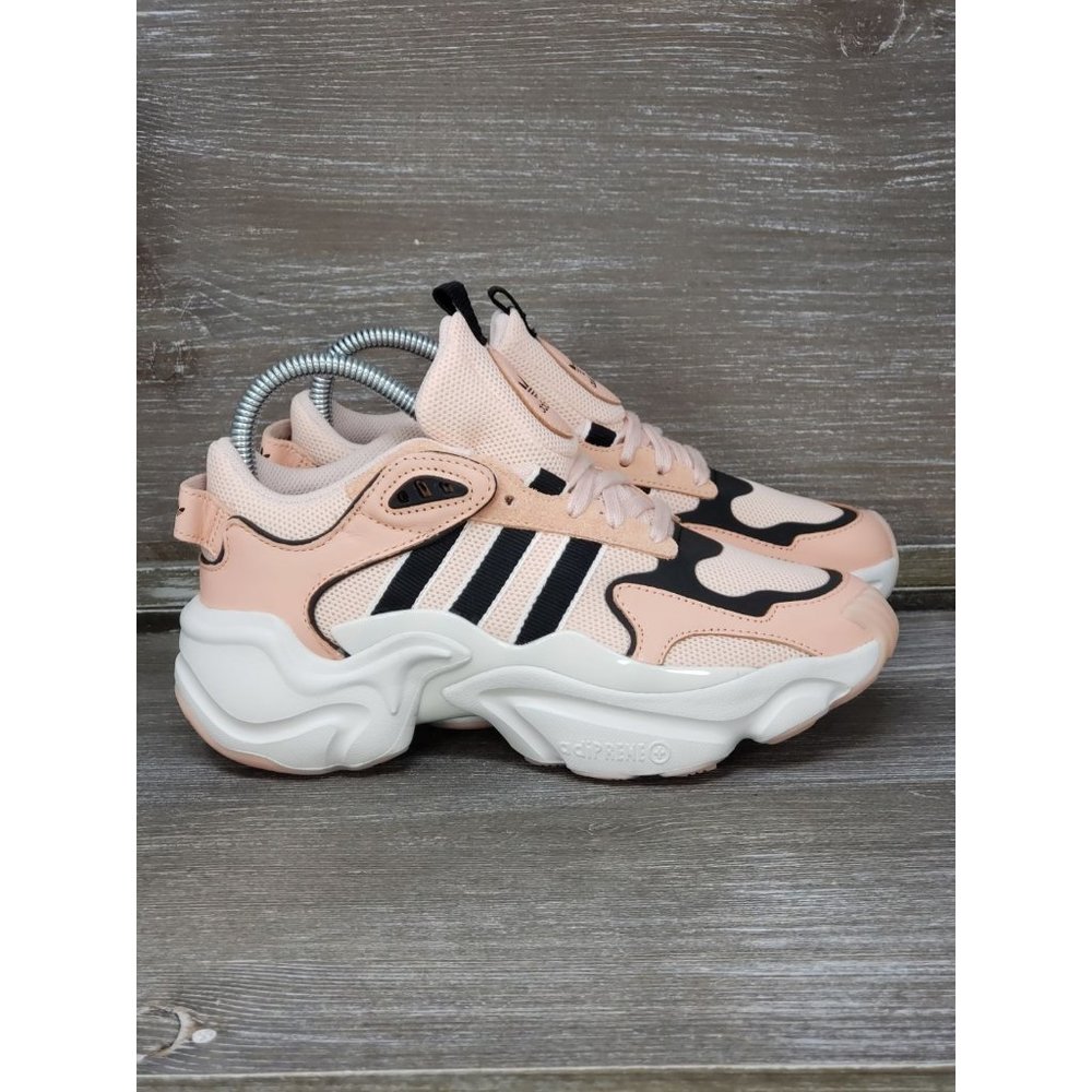 ADIDAS MAGMUR PINK HK RUNNERS SIZE 5.5